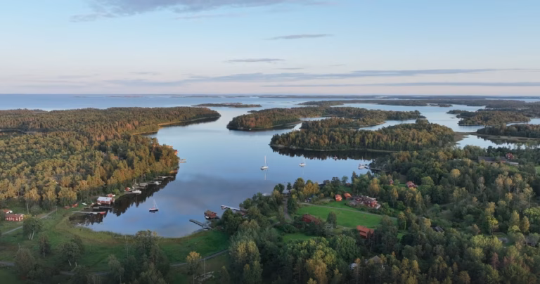 Arholmabor hjälper elnätet med smart teknik