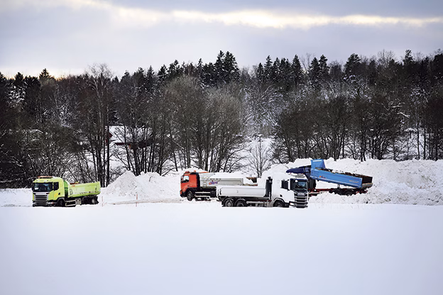 Ok tippa förorenad snö vid å