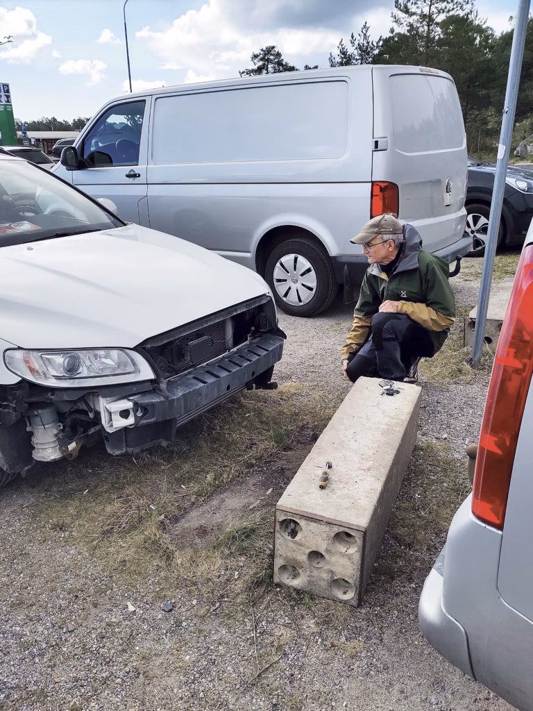 Nya bilstölder i vinterhamnen